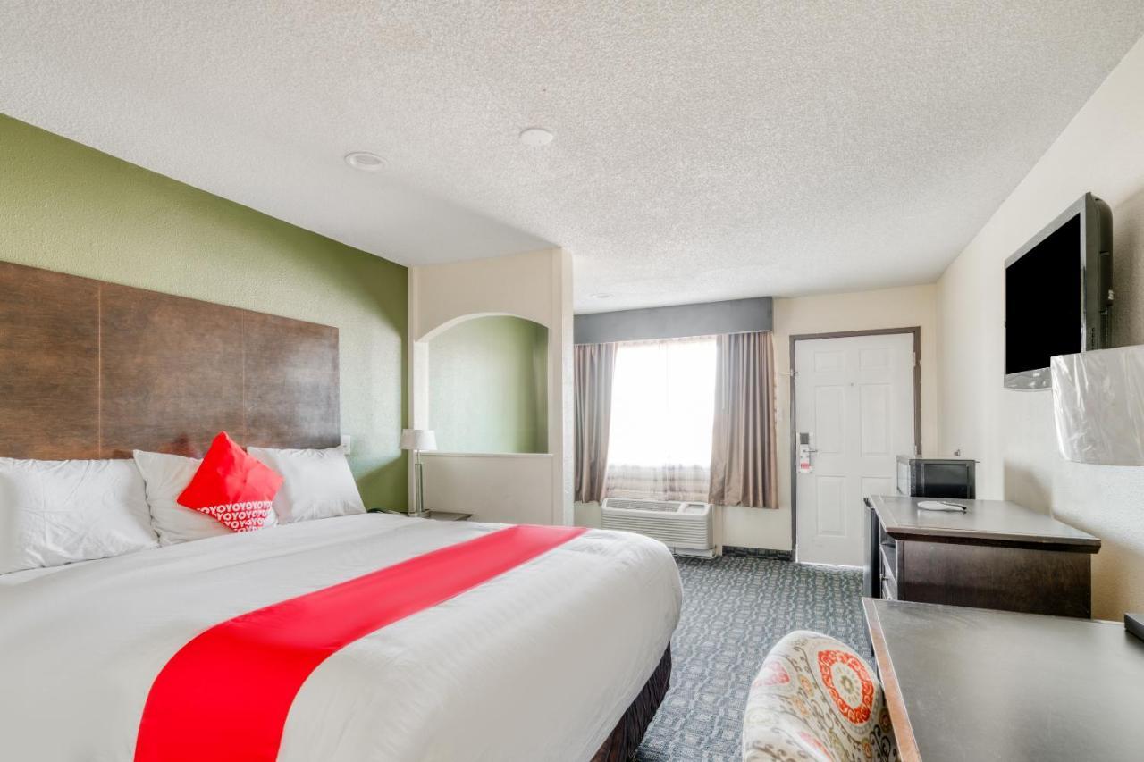 Oyo Hotel Rosenberg Tx I-69 Екстер'єр фото