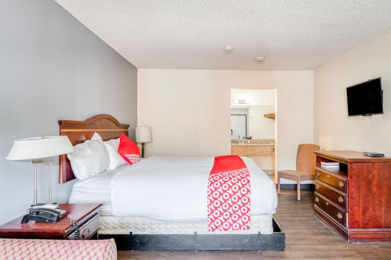 Oyo Hotel Rosenberg Tx I-69 Екстер'єр фото