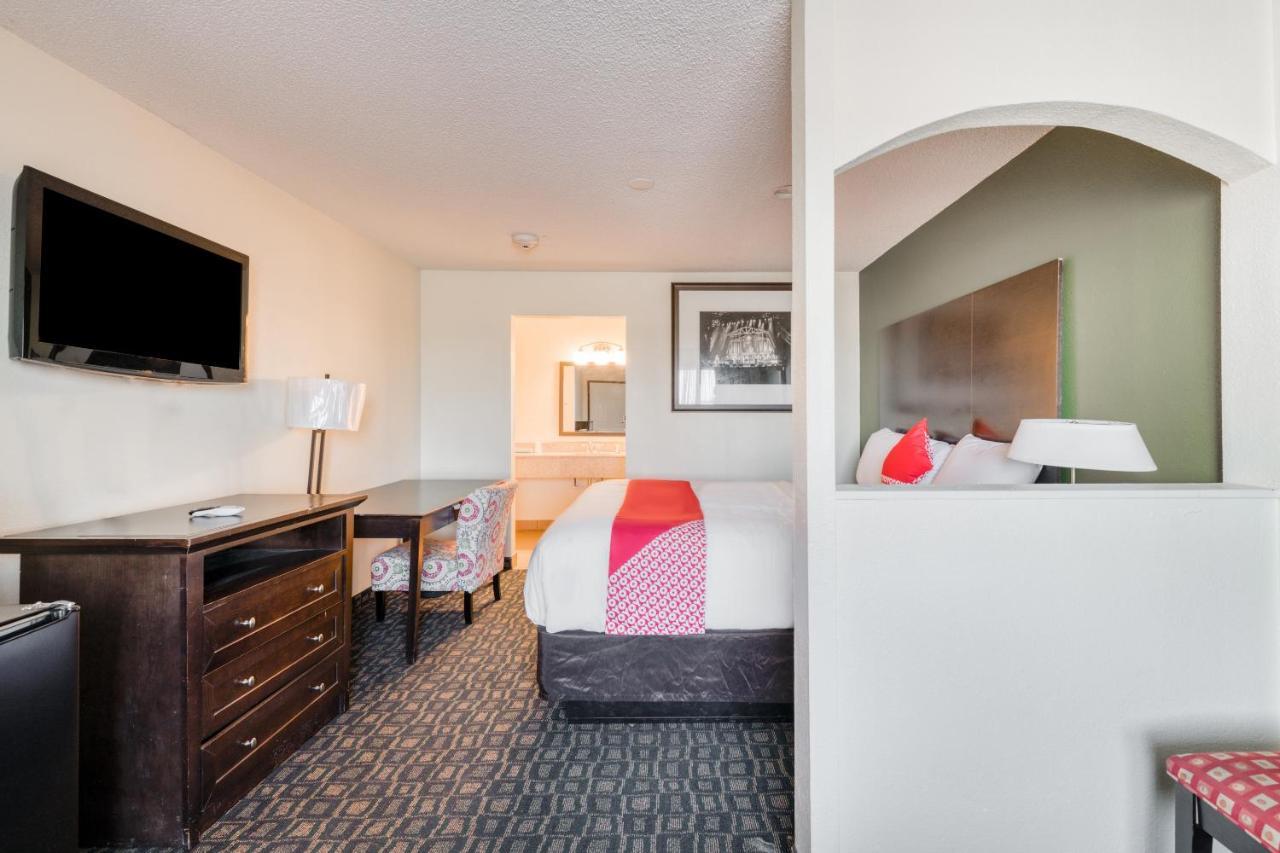 Oyo Hotel Rosenberg Tx I-69 Екстер'єр фото