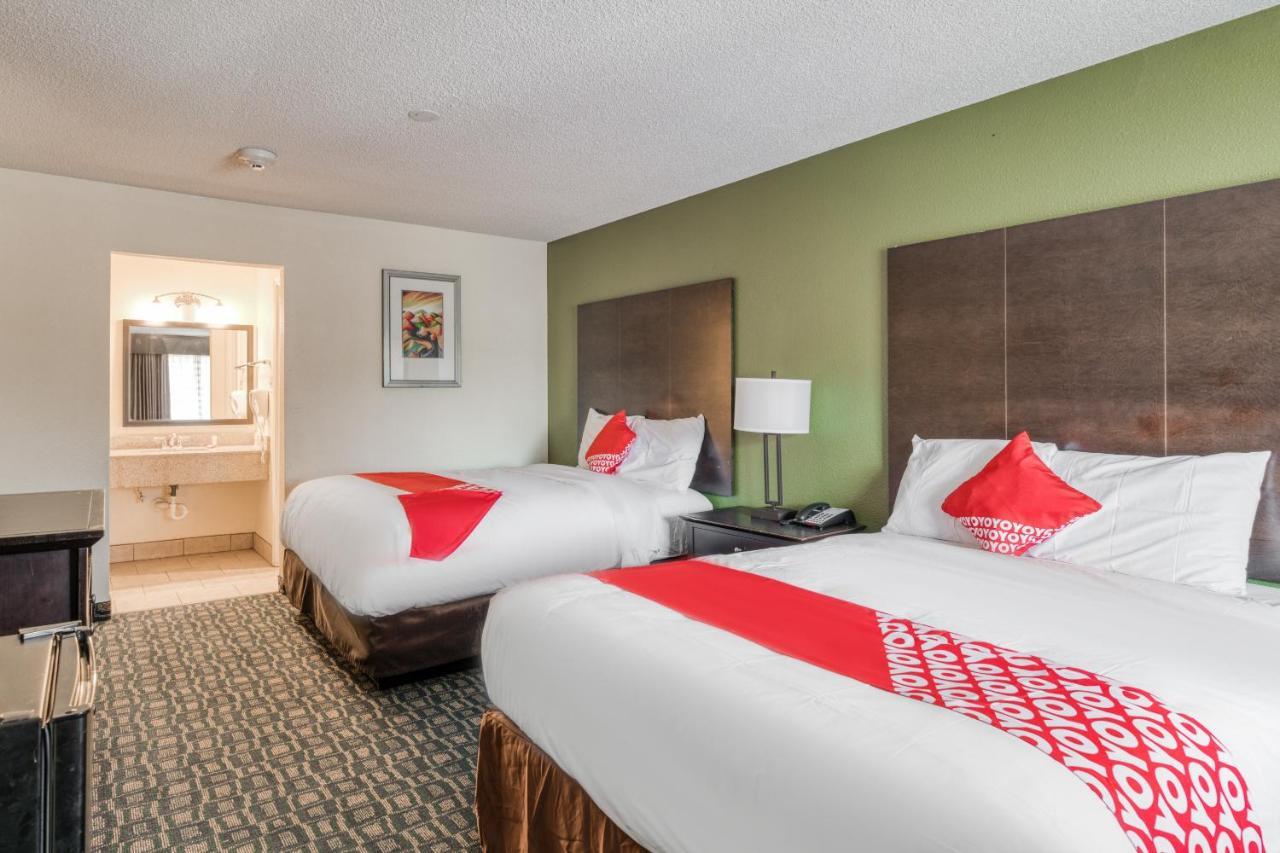 Oyo Hotel Rosenberg Tx I-69 Екстер'єр фото