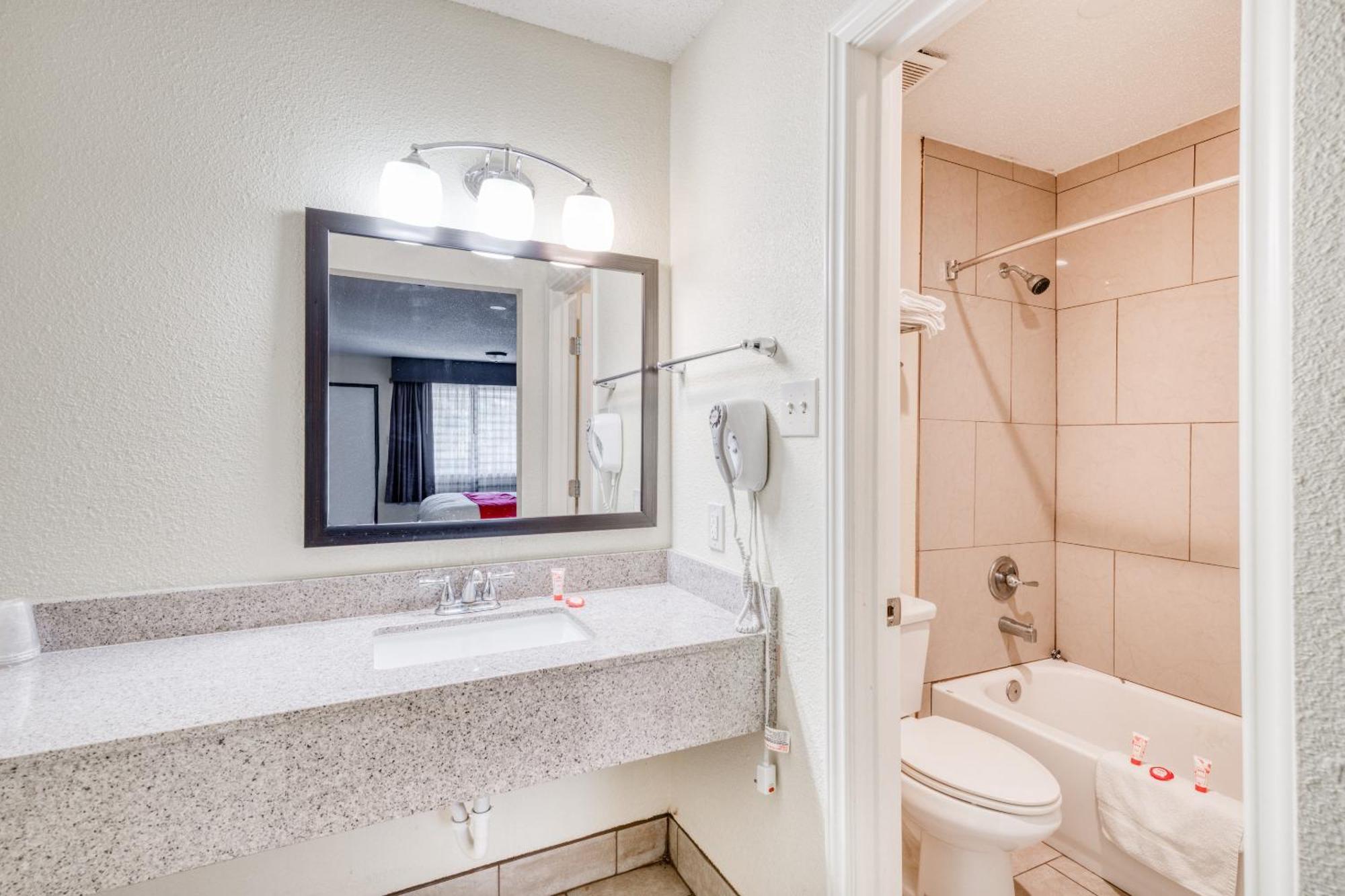 Oyo Hotel Rosenberg Tx I-69 Екстер'єр фото