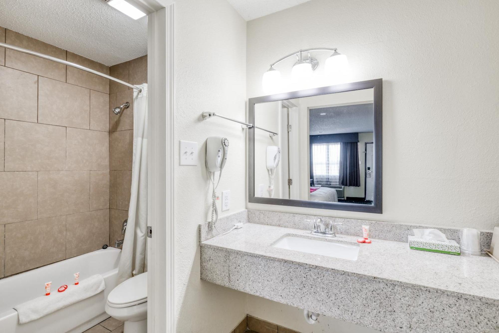 Oyo Hotel Rosenberg Tx I-69 Екстер'єр фото